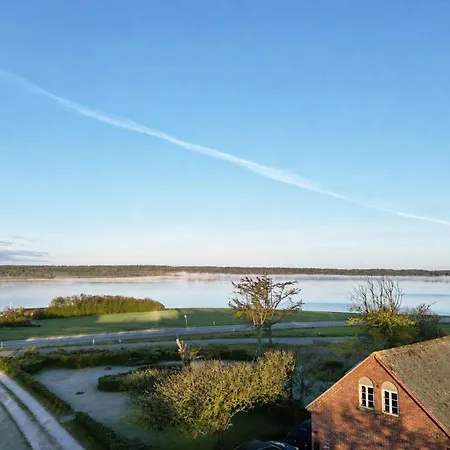 Lakehouse *